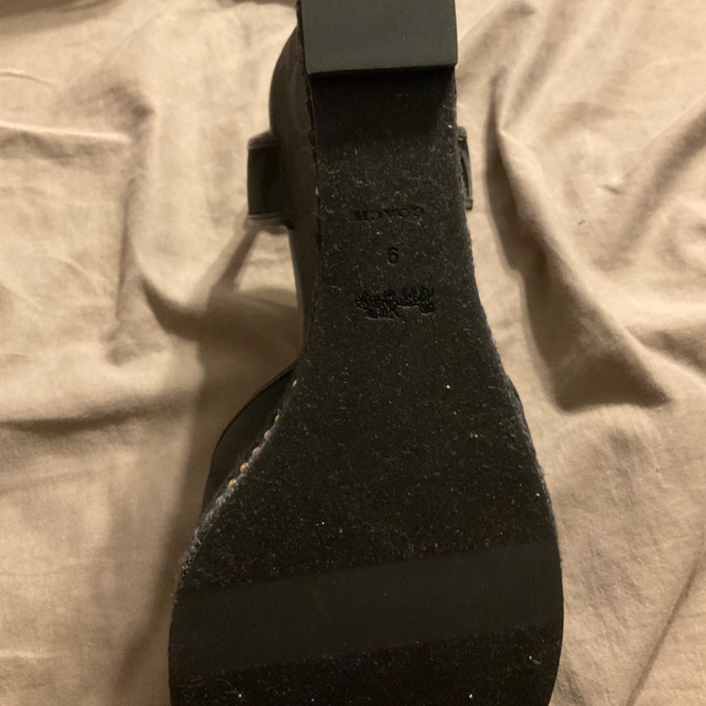 Black with gold accents wedges - Picture 3 of 9